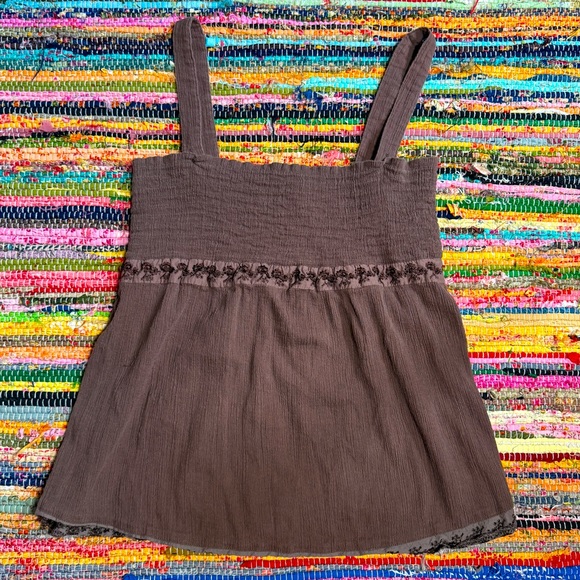 Vintage Tops - Vintage Y2K Old Navy Brown Smocked Tank Top – Size M
